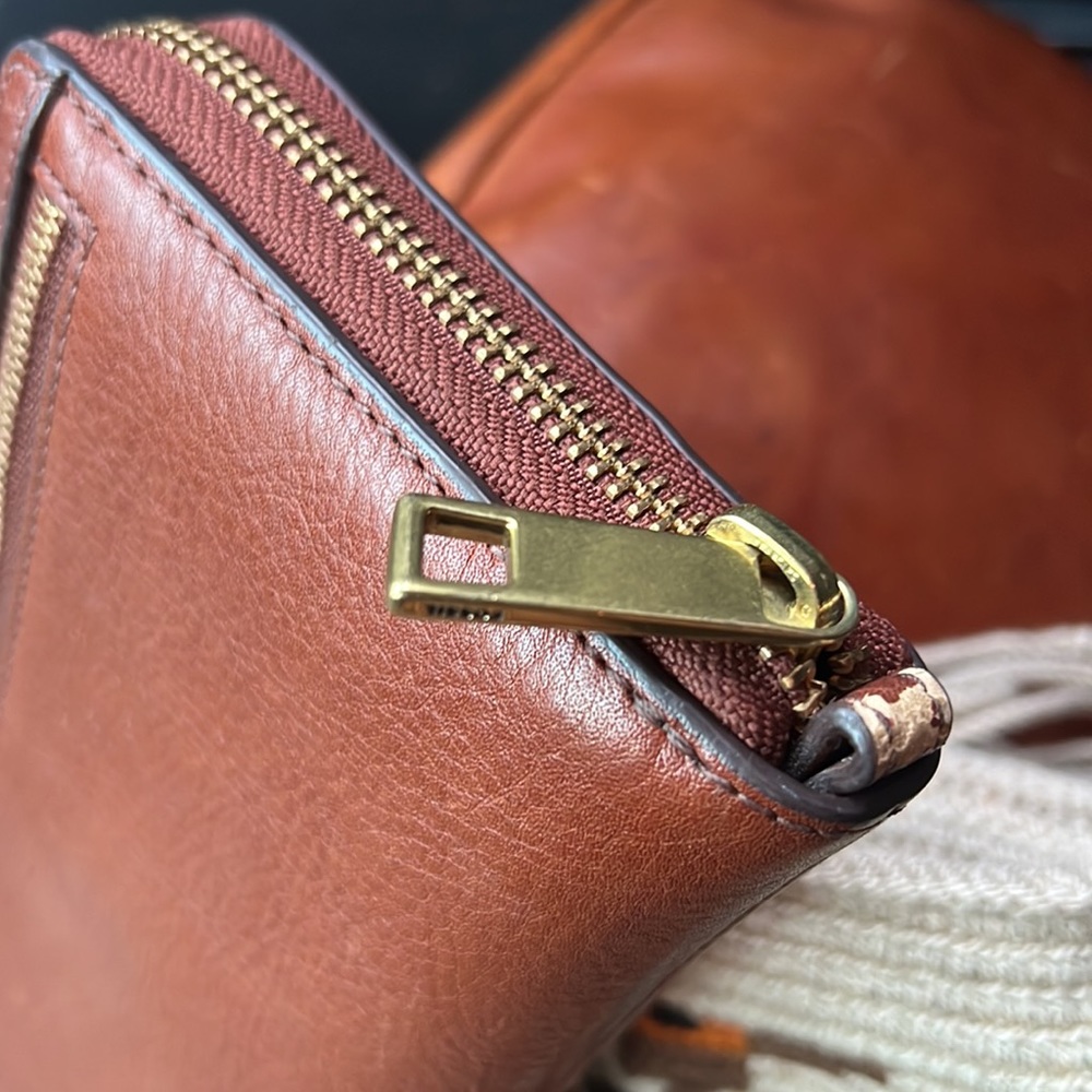Fossil Chestnut Color Wallet - Picture 3 of 5